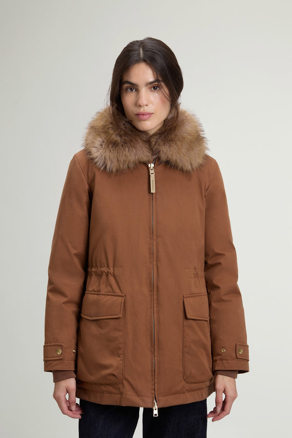 Chaqueta Field Woolrich mujer camel con cuello de pelo