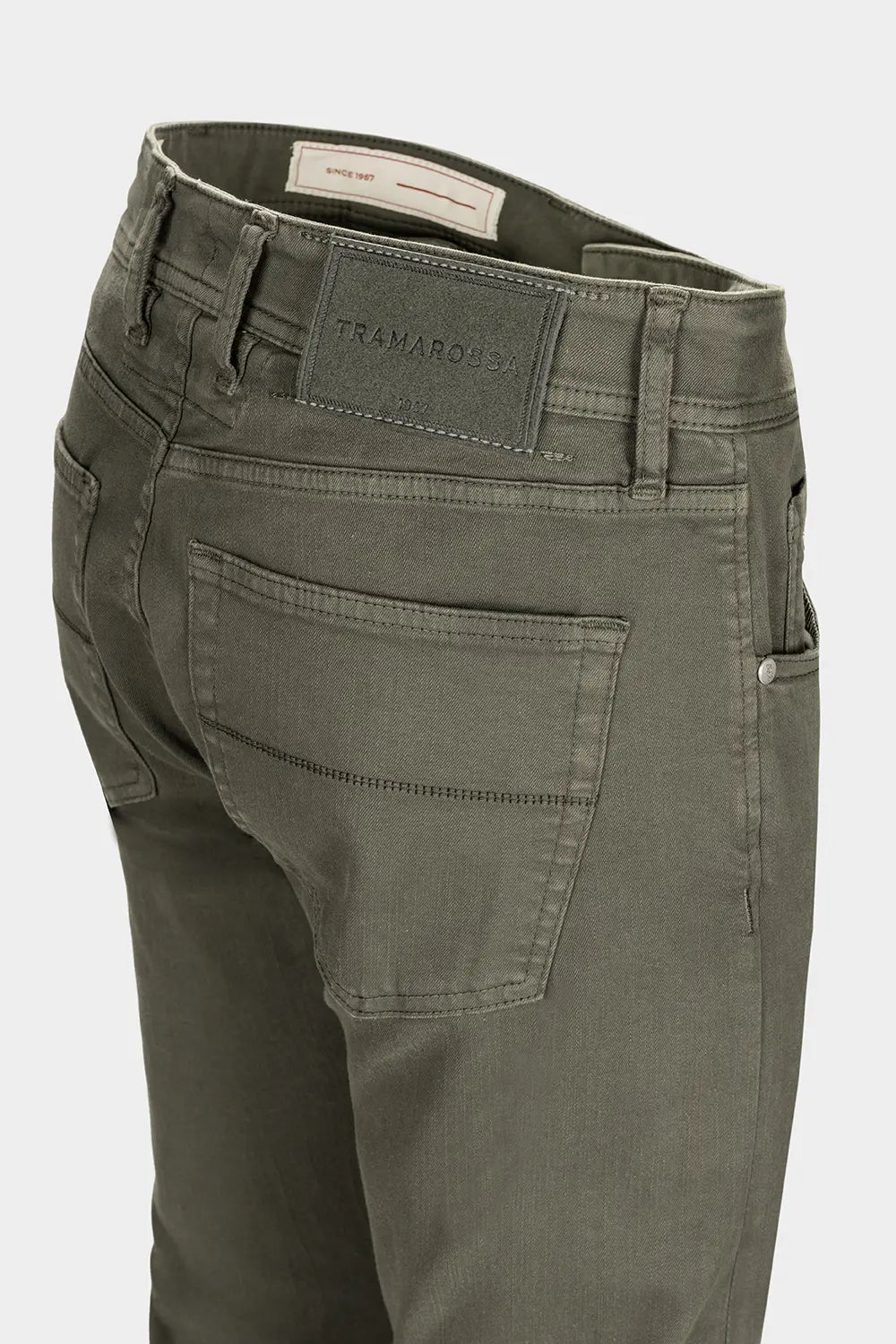 Pantalón Tramarossa Leonardo Slim Relax Kakhi detalle trasero