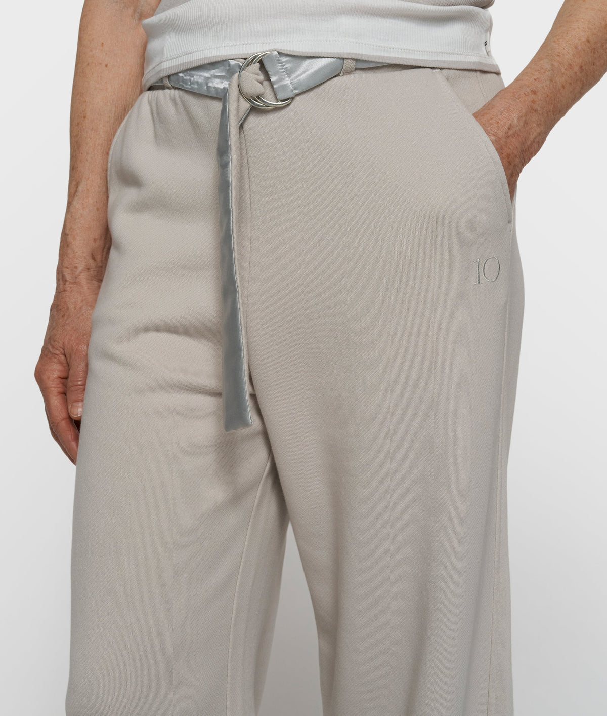 Pantalón 10DAYS Banana Fleece mujer stone, vista 4