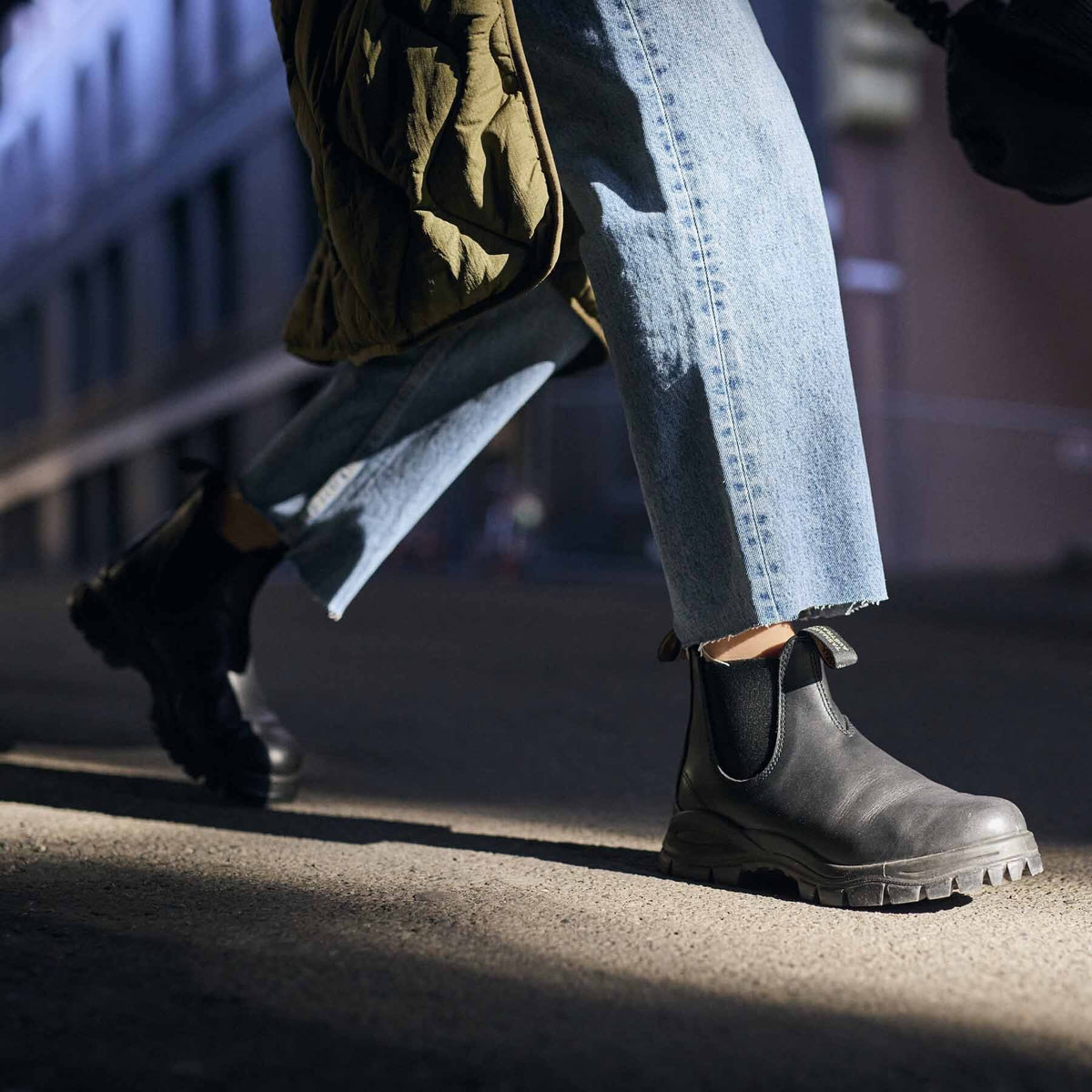 Botines Chelsea Blundstone 2240 Lug Boot mujer en piel negra, foto 4