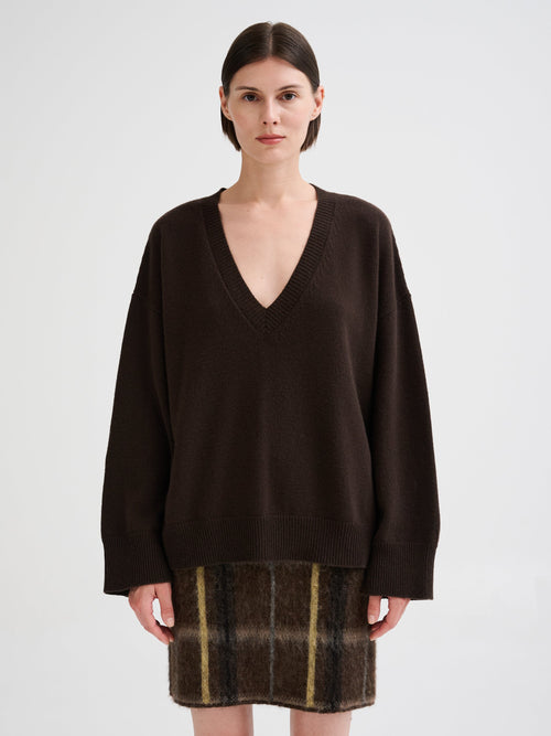 Jersey Roberto Collina cuello V lana merino mujer marrón