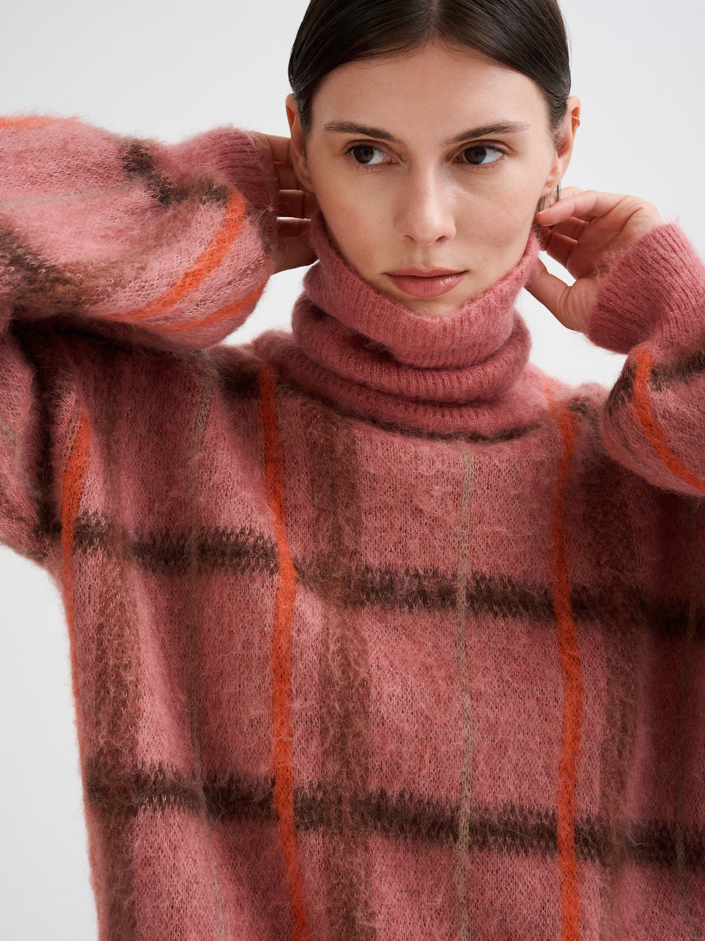 Jersey cuello alto Roberto Collina mujer jacquard geométrico rosa