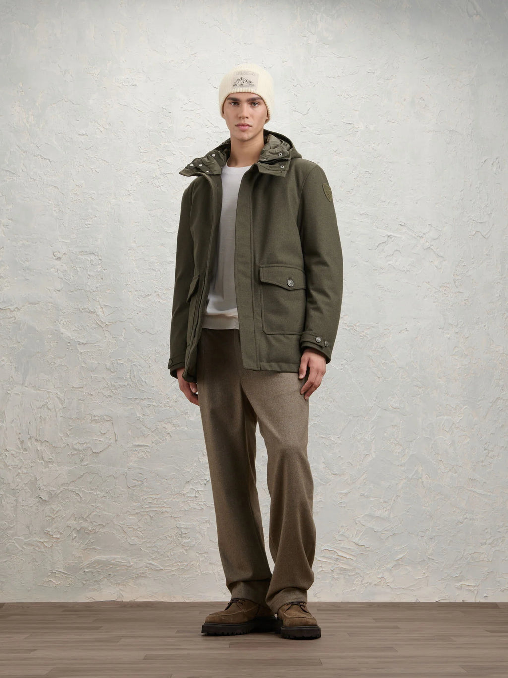 Parka Minden Blauer verde vestida por modelo