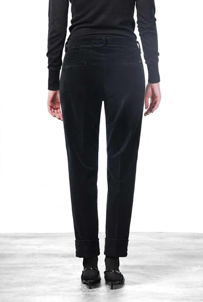 Pantalón Mason's New York de corte Carrot negro con bajo con vuelta