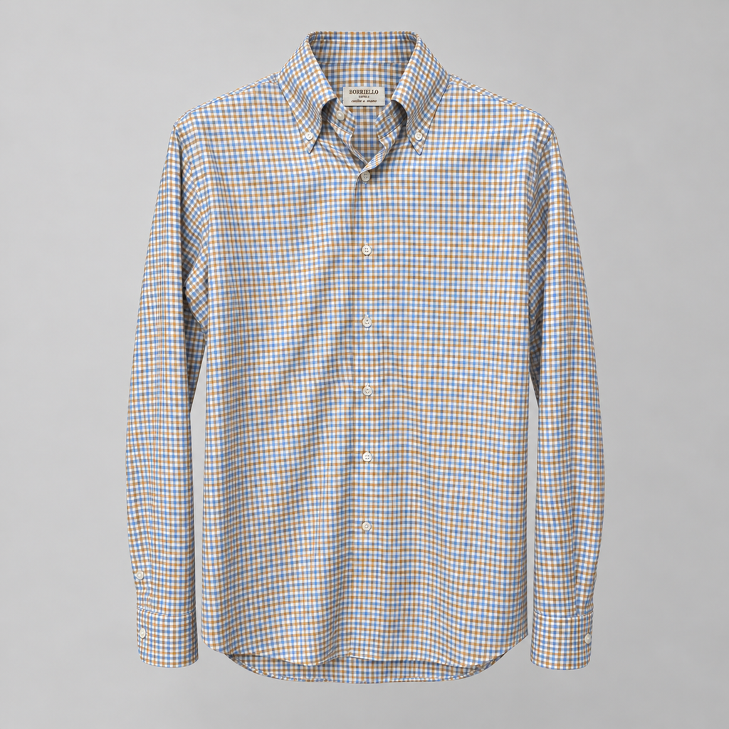 Camisa Borriello de popelín con fino cuadro vichy azul, camel y blanco, cuello button-down, vista frontal