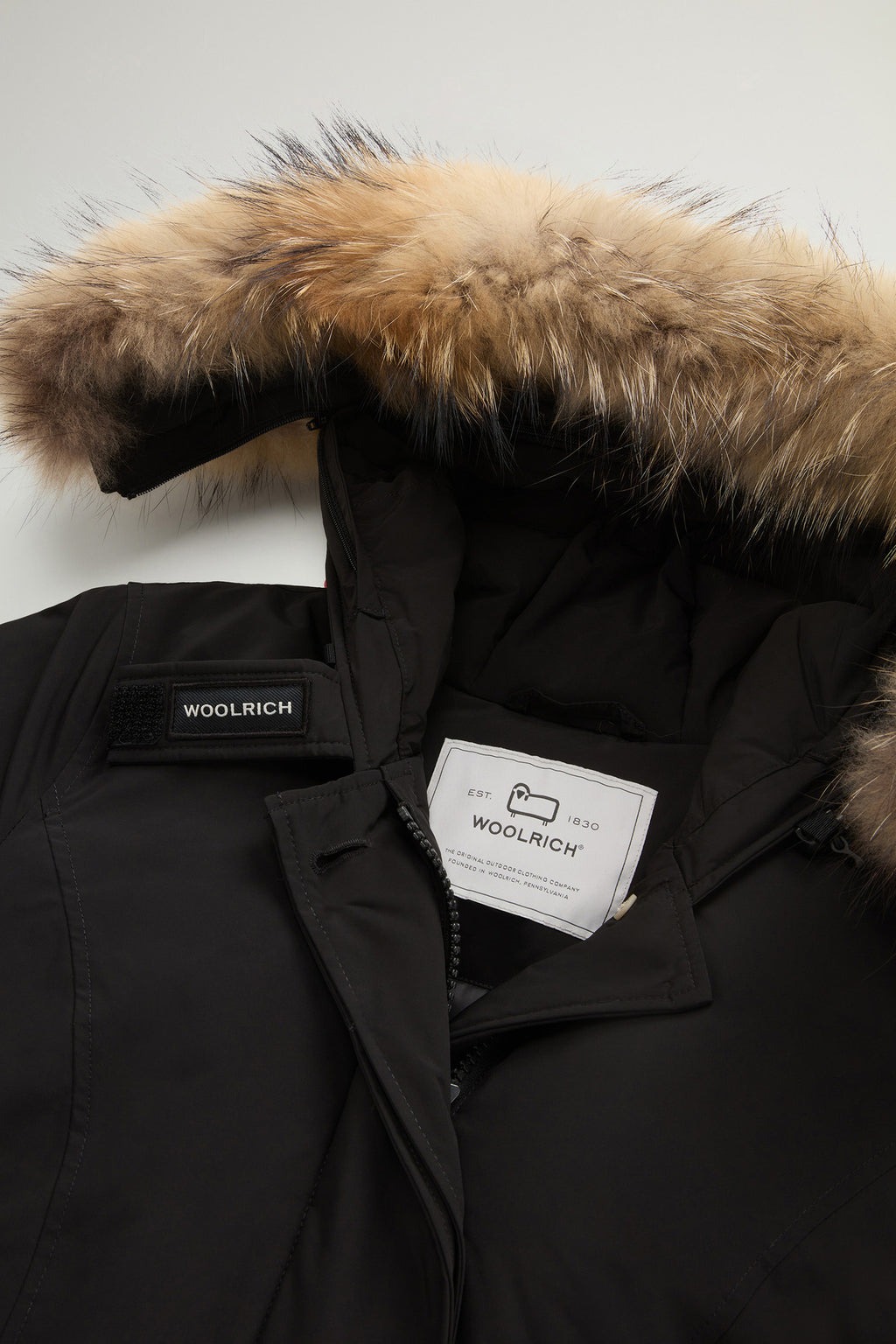 Parka Woolrich Arctic mujer negra con piel desmontable