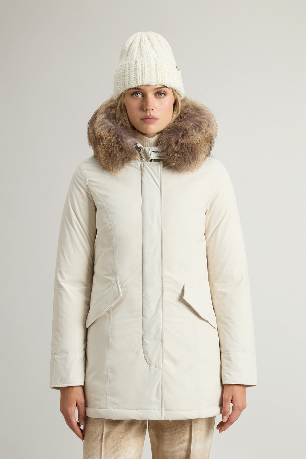 Parka Woolrich Arctic mujer blanca con piel desmontable