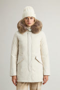 Parka Woolrich Arctic mujer blanca con piel desmontable