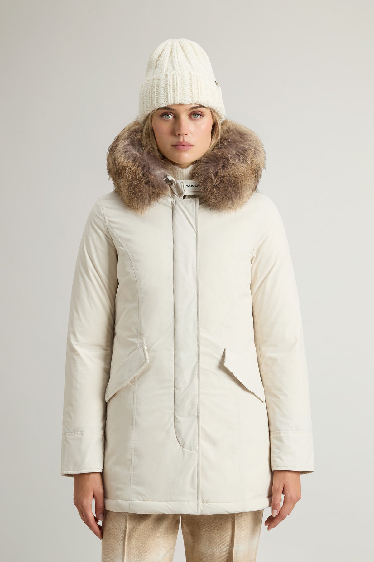 Parka Woolrich Arctic mujer blanca con piel desmontable