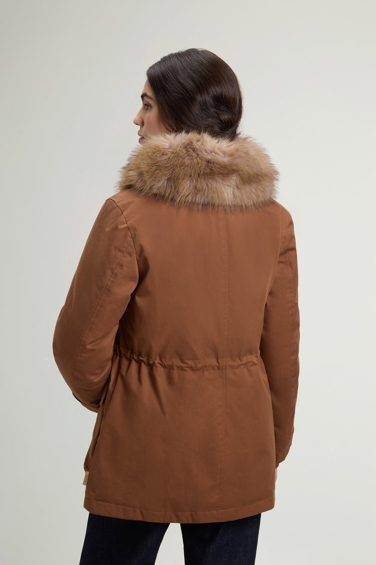 Chaqueta Field Woolrich mujer camel con cuello de pelo