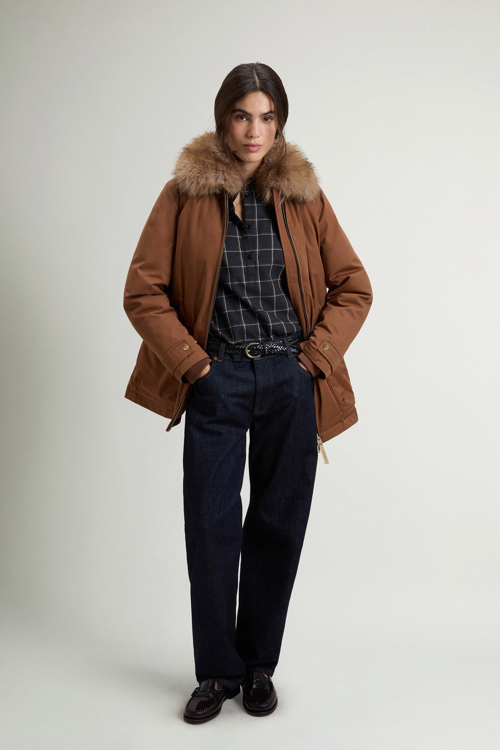 Chaqueta Field Woolrich mujer camel con cuello de pelo
