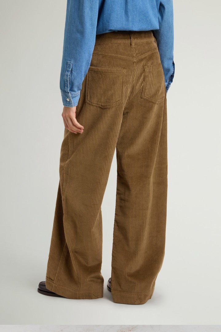 Pantalón de pana Woolrich mujer camel ancho
