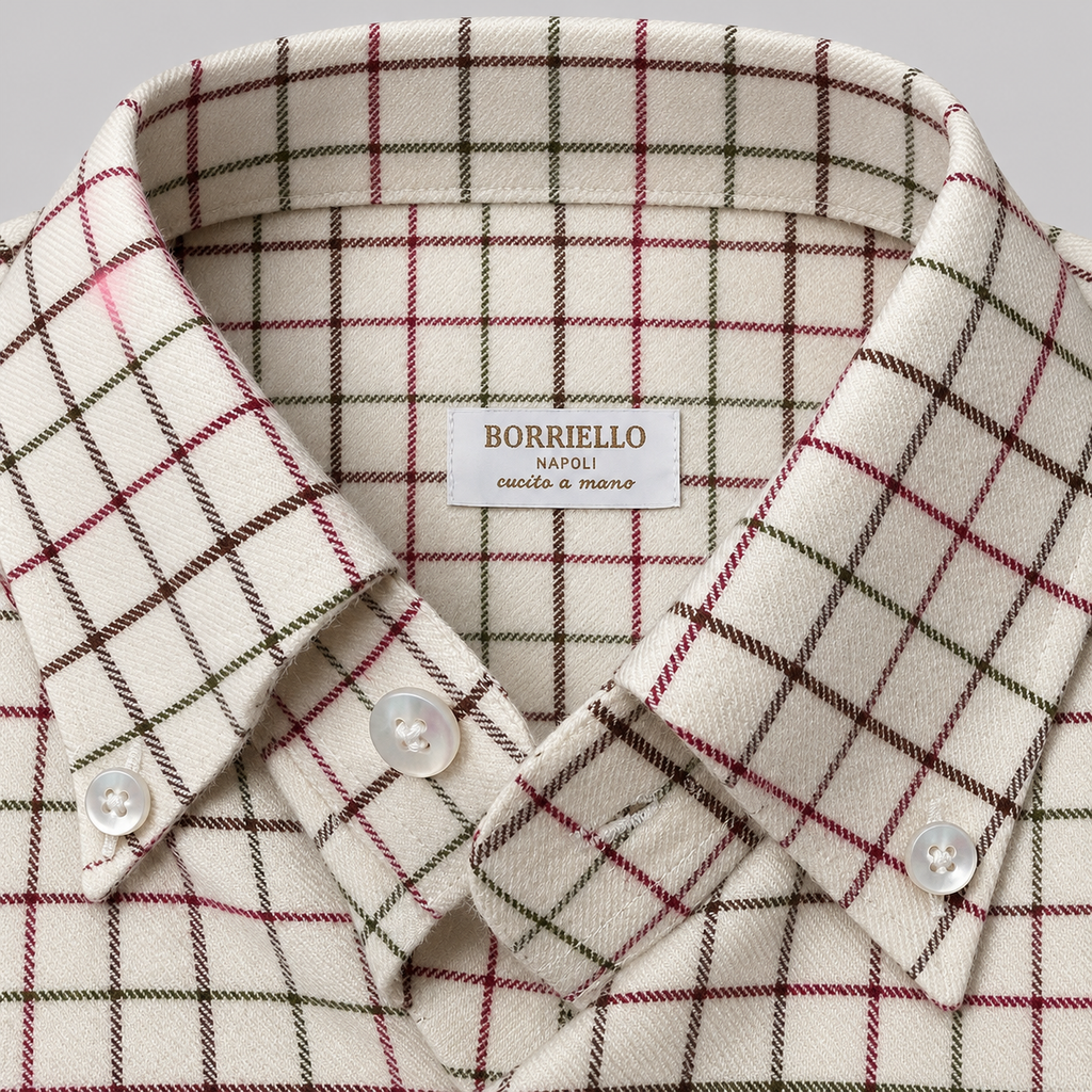 Detalle del cuello button-down y la etiqueta Borriello Napoli de la camisa caudrille granate