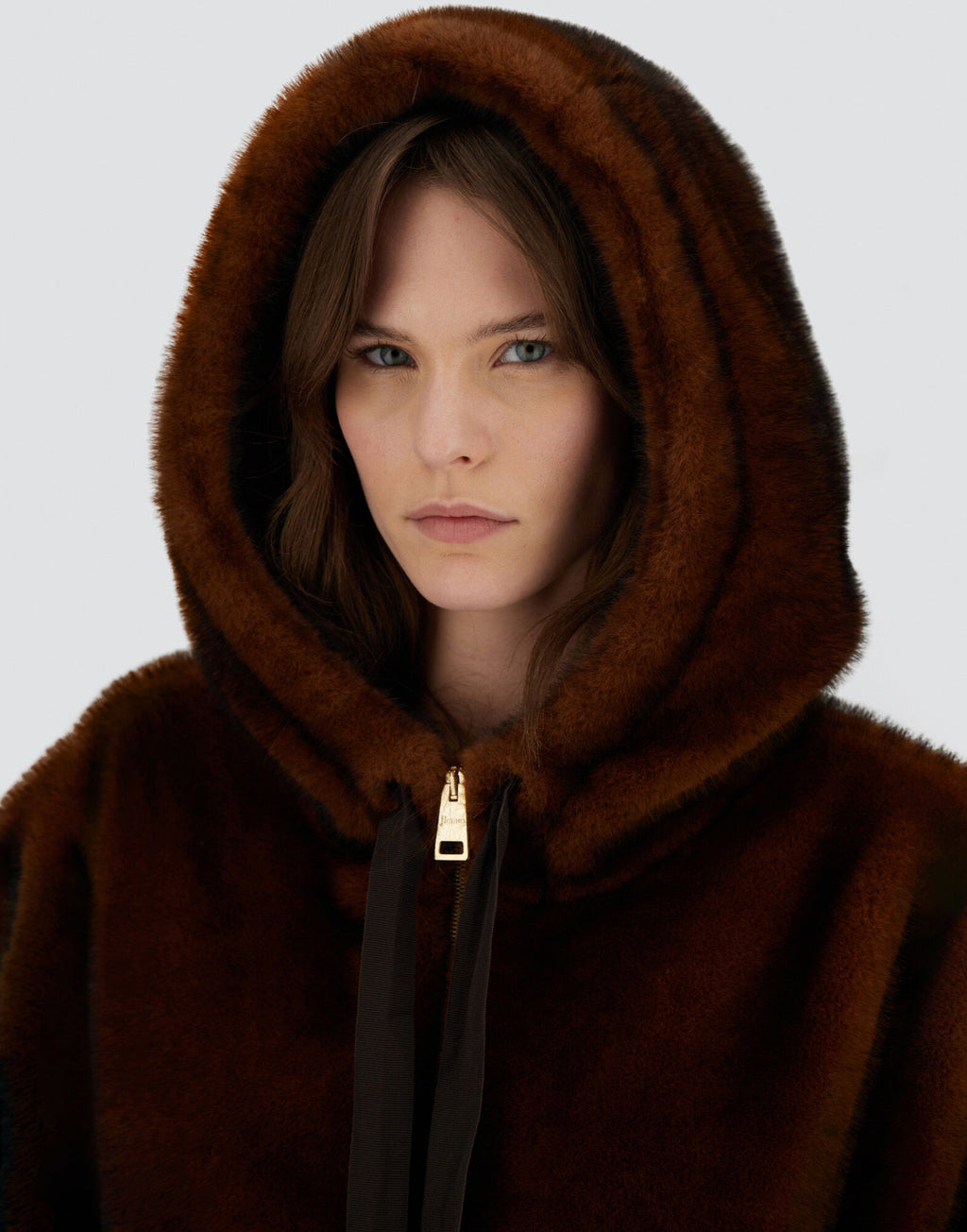 Bomber Herno mujer efecto visón con capucha marrón oscuro, vista 3