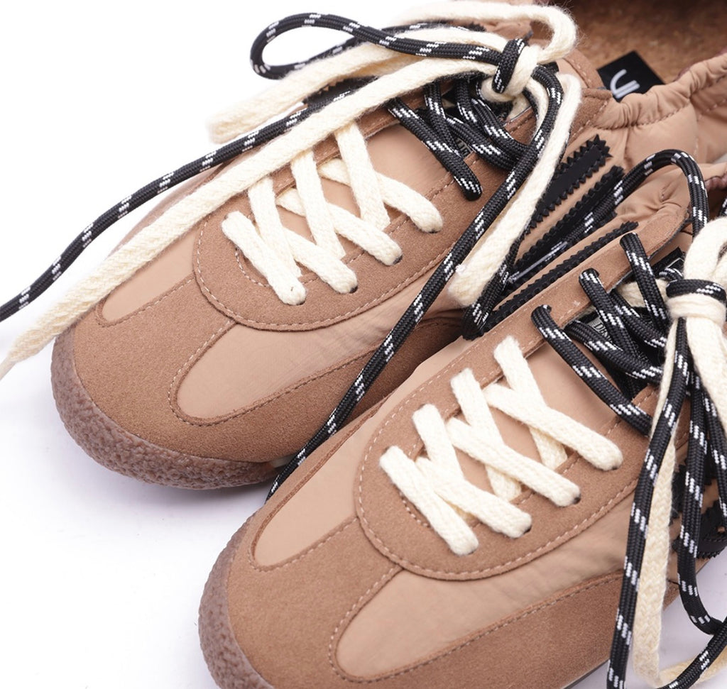 Detalle de puntera y cordones de zapatillas Puraai Caffè 2