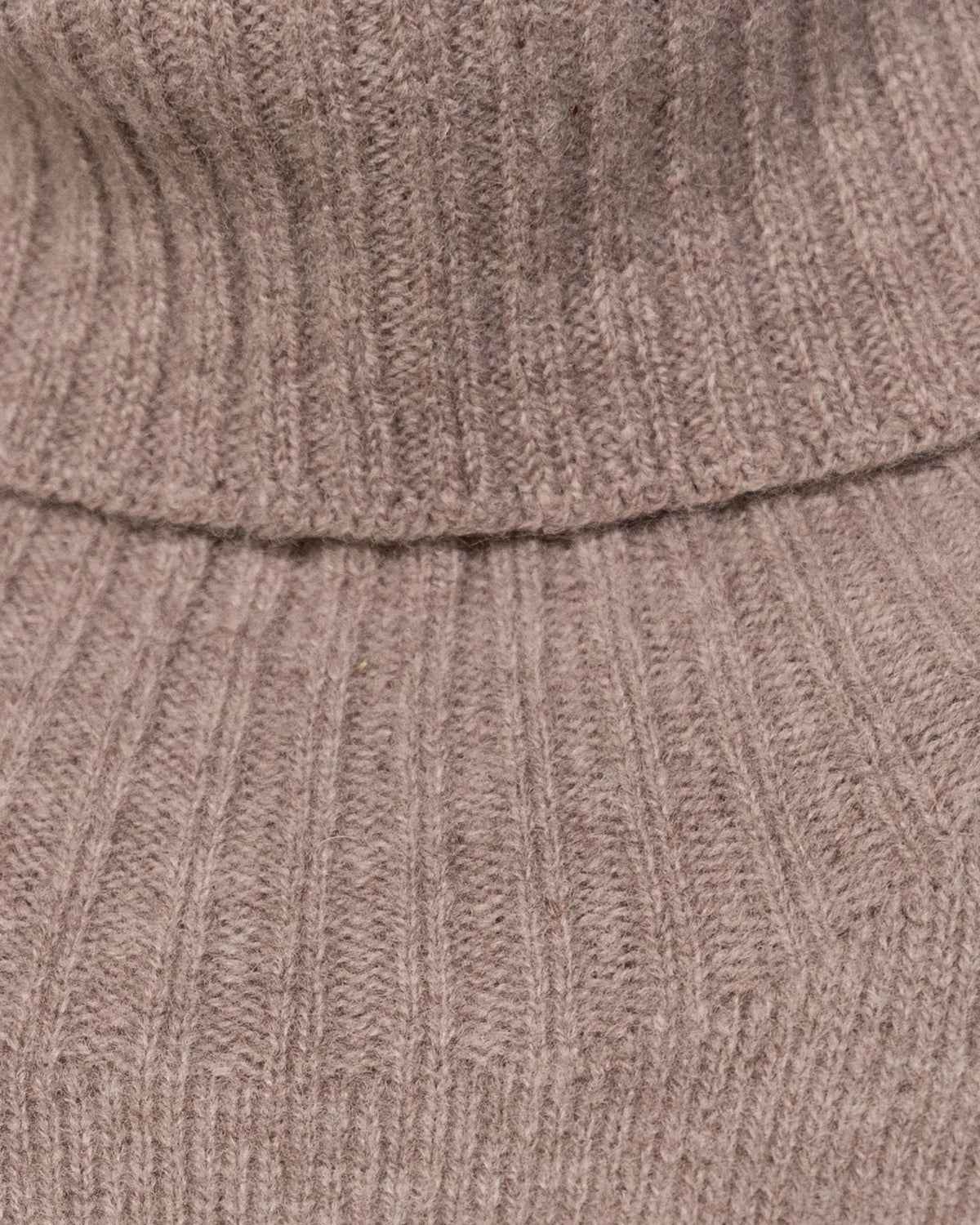 Detalle del tejido del jersey Altea beige