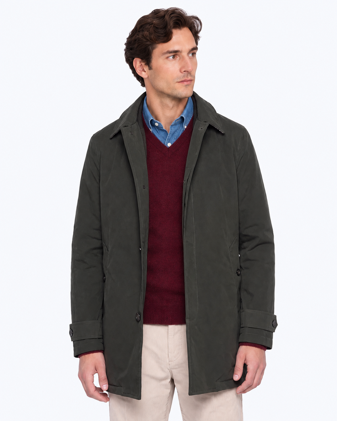 Gabardina Camplin Wax verde oscuro, modelo vista frontal