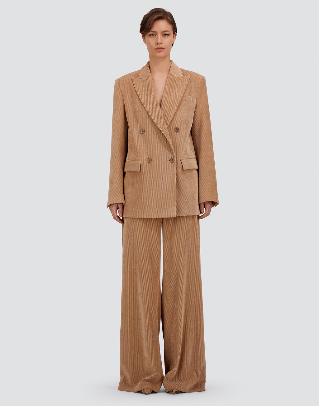 Pantalón Herno de pana camel claro combinado con americana de pana a juego