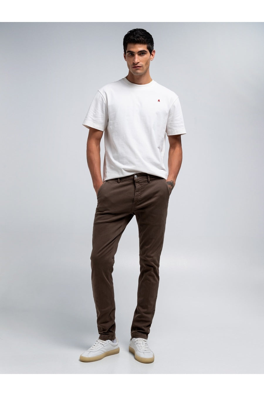Pantalón chino Replay Zeumar Hyperflex tostado
