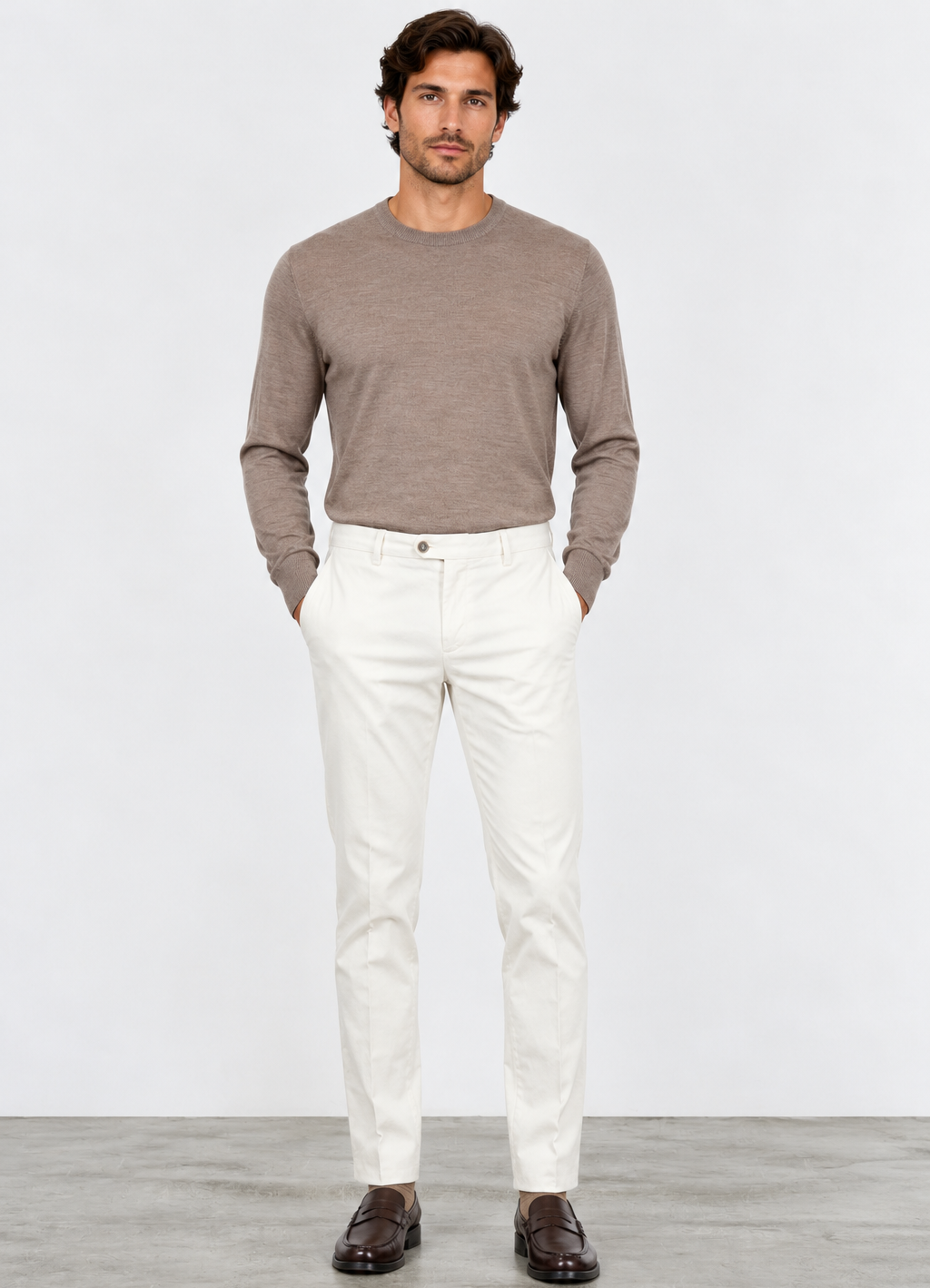 Pantalón chino New York de Mason's en color crudo con modelo Trapper