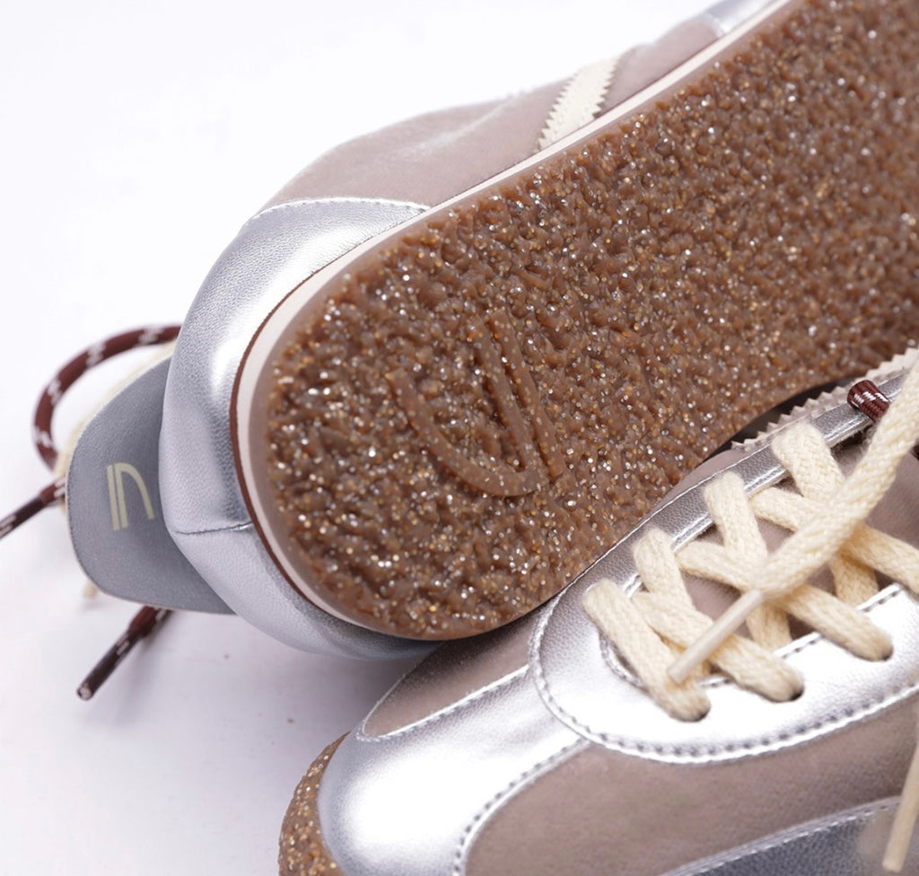 Detalle de la suela moteada de las zapatillas Puraai Panther Radio