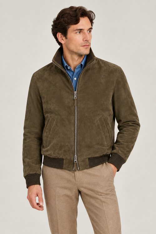 Bomber de ante Tobia verde The Jack puesta en modelo