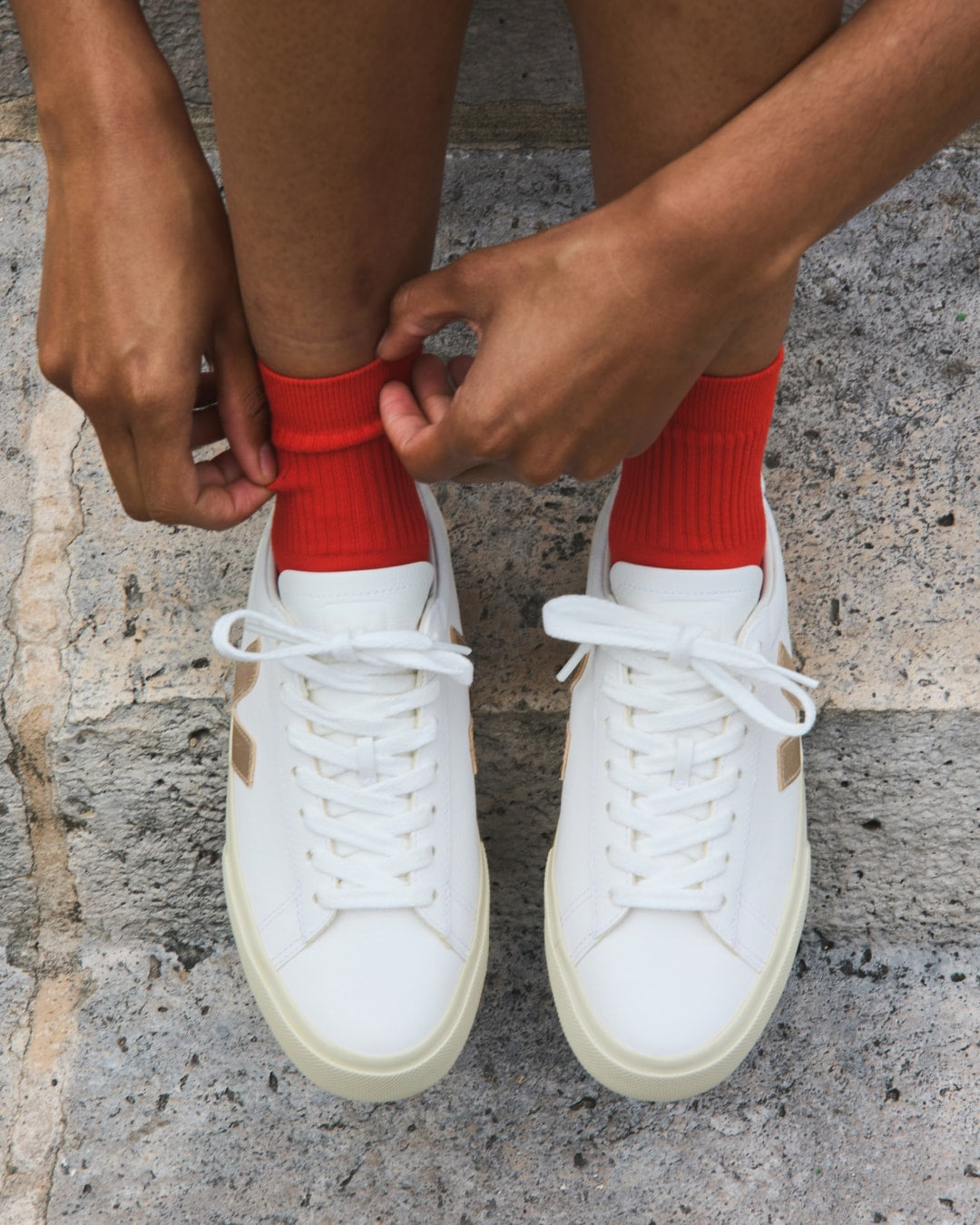 Zapatillas Veja Campo mujer en cuero blanco y platino, foto 5
